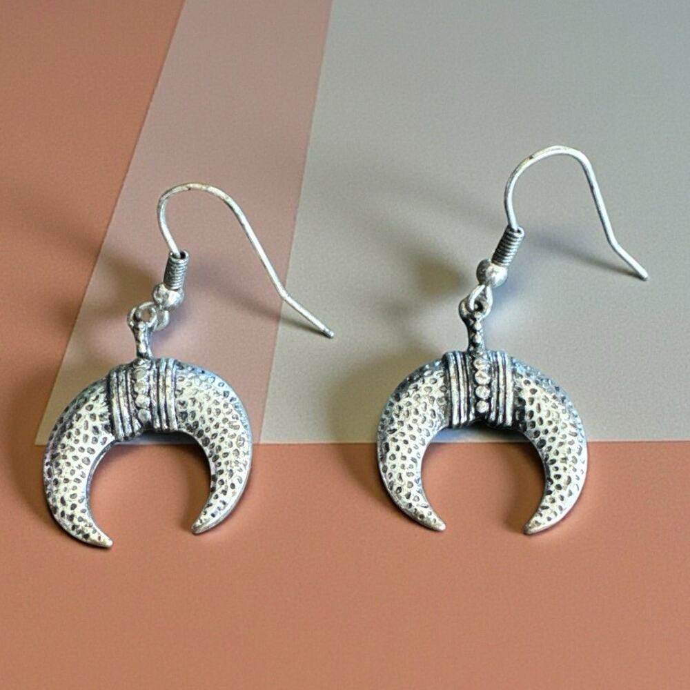 Silver Tone Metal Engrave Horseshoe Shape Drop Dangle Hook Earrings